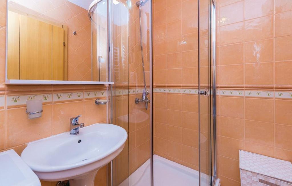 Port Adria Apartments Каменари Экстерьер фото